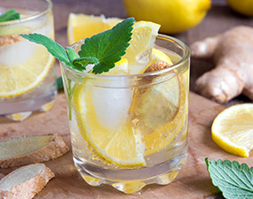 Recette eau détox, citron, ananas et gingembre