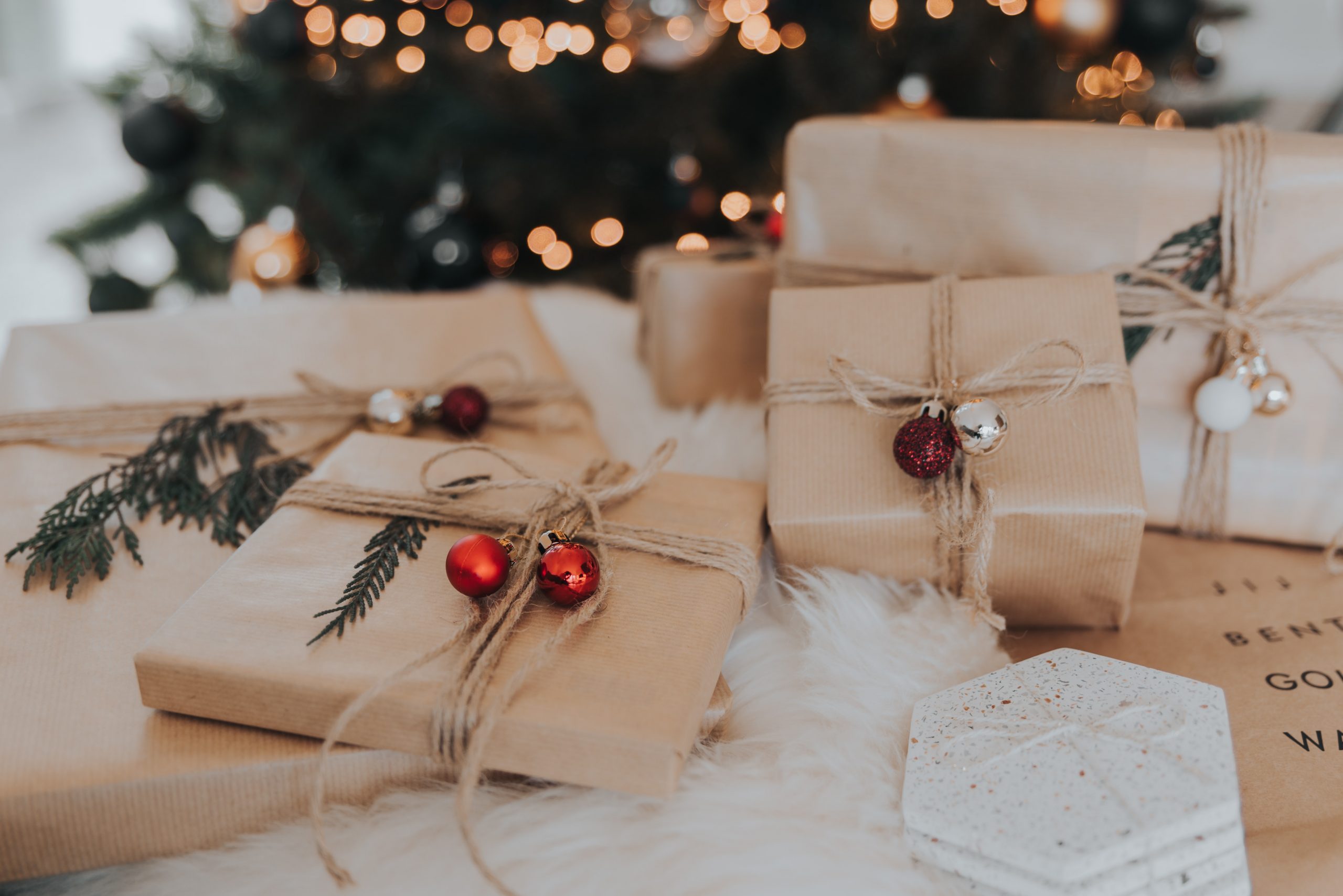 Pas D'idées De Cadeaux De Noël Pour Les Amis De La Famille Pour Un Cadeau  De Noël Anticonsumériste En Papier Kraft