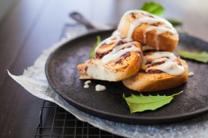 Les Cinnamon Rolls